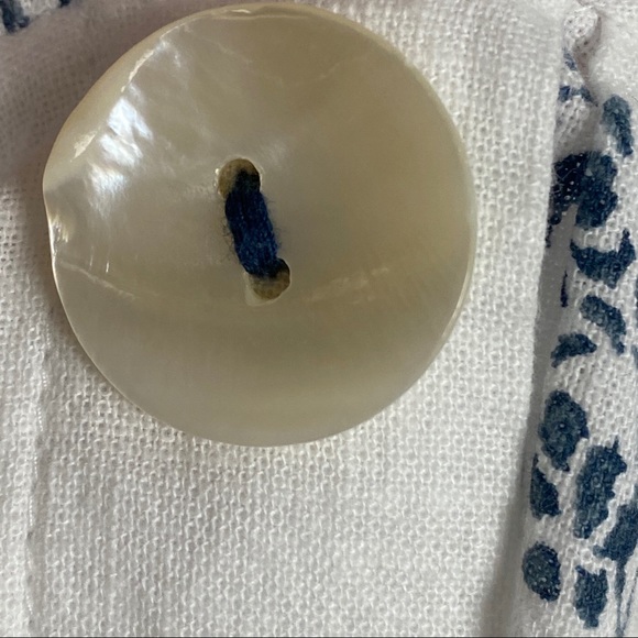 Zara Floral Bell sleeve Pearl/Shell Button Blouse - Picture 5 of 6